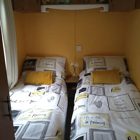 Hills View Accommadation Шале *